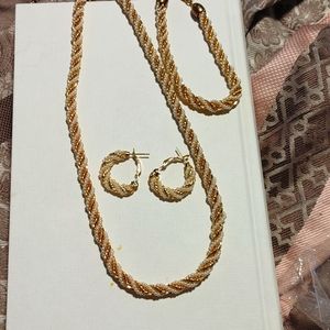 PEARL/GOLD NECKLACE BRACKET EARRINGS SET